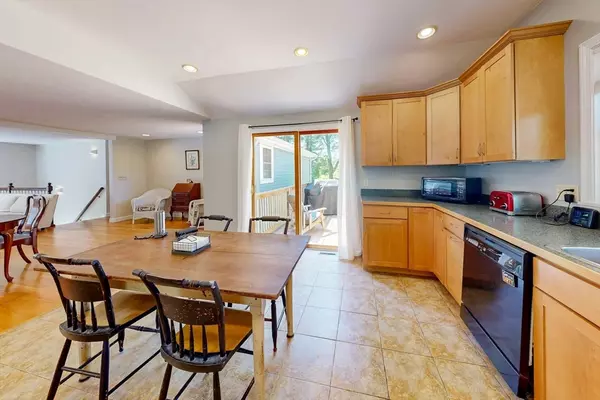 Medfield, MA 02052,124 Harding St