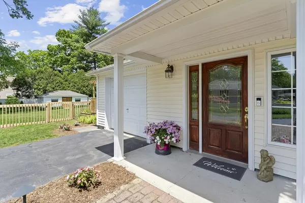 Agawam, MA 01001,10 Silver Lake Dr