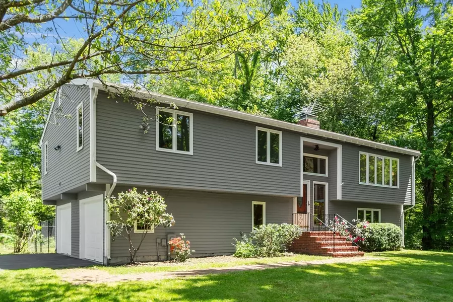 30 Causeway St, Hudson, MA 01749