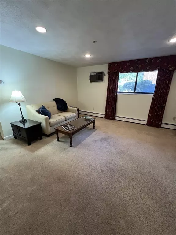 Andover, MA 01810,20 Colonial Drive #3