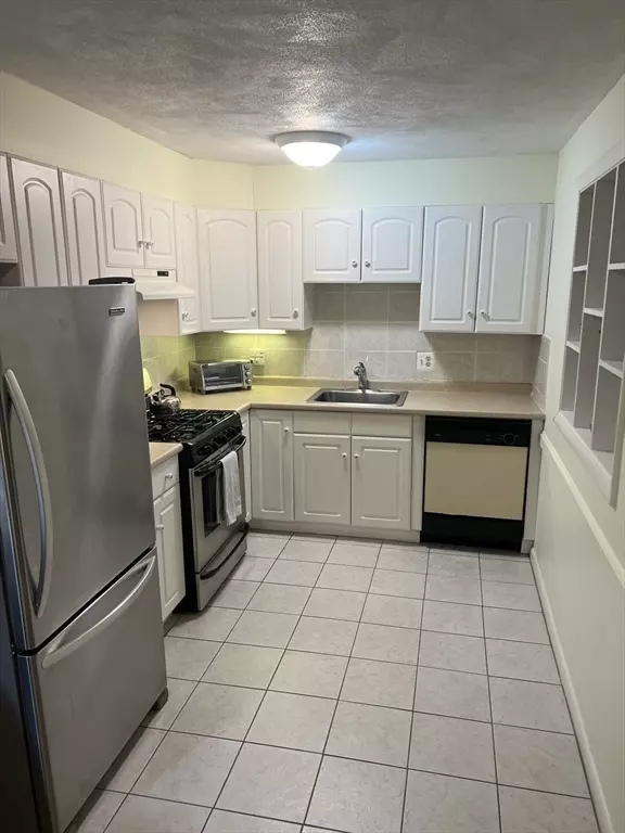 Andover, MA 01810,20 Colonial Drive #3