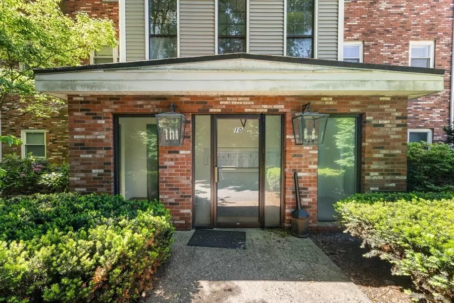 10 Beacon St #105, Woburn, MA 01801