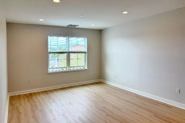 Salem, MA 01970,26 New Derby St #404