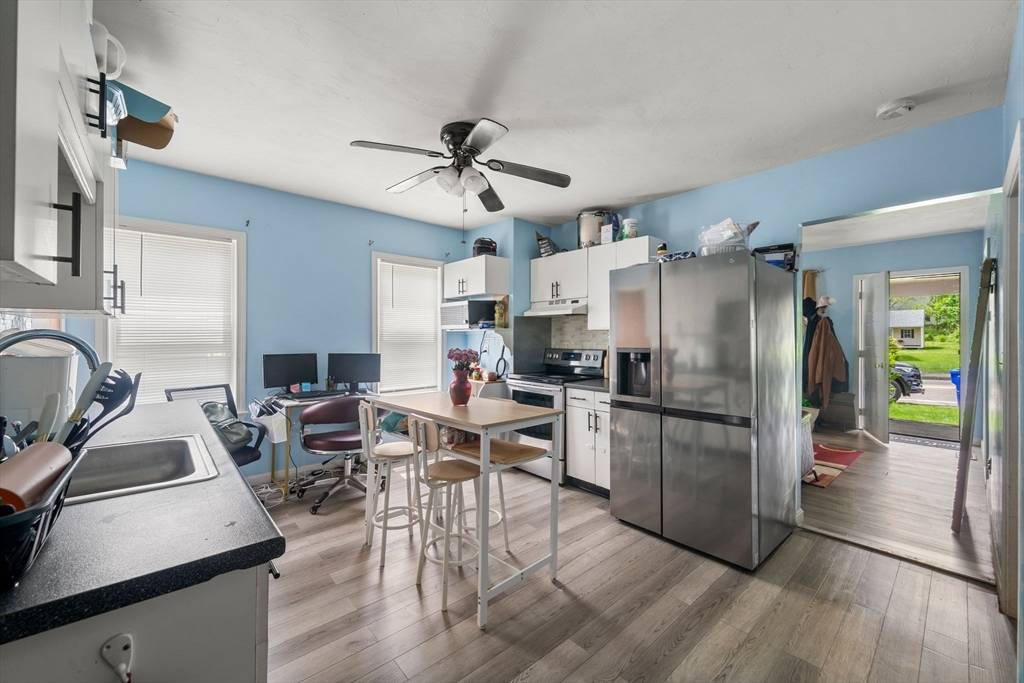 Taunton, MA 02780,1438 Somerset Ave