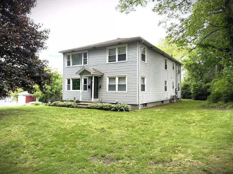 11 Park Rd, Webster, MA 01570