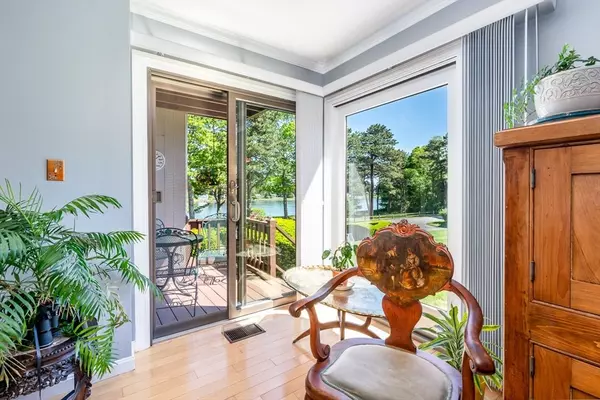 Bourne, MA 02532,17 Ships Way #17