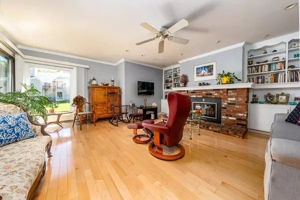 Bourne, MA 02532,17 Ships Way #17