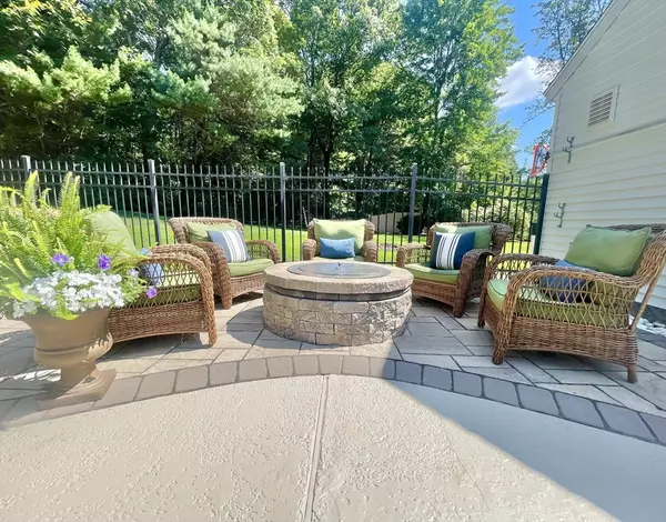 Easton, MA 02356,8 Riverside Terrace