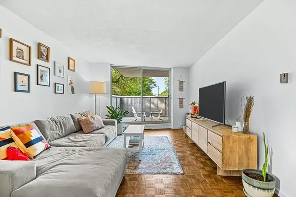 Brookline, MA 02446,19 Winchester Street #102