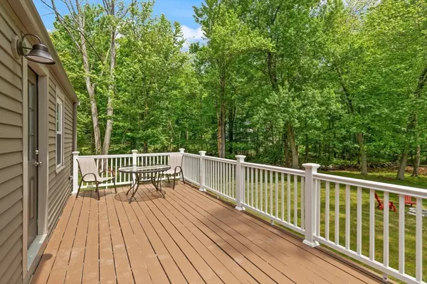 West Newbury, MA 01985,7 Chestnut Street