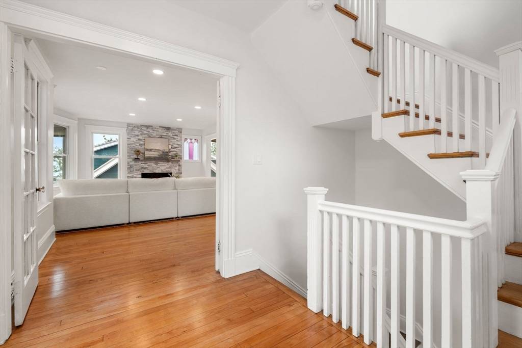 Swampscott, MA 01907,56 Greenwood Ave #2