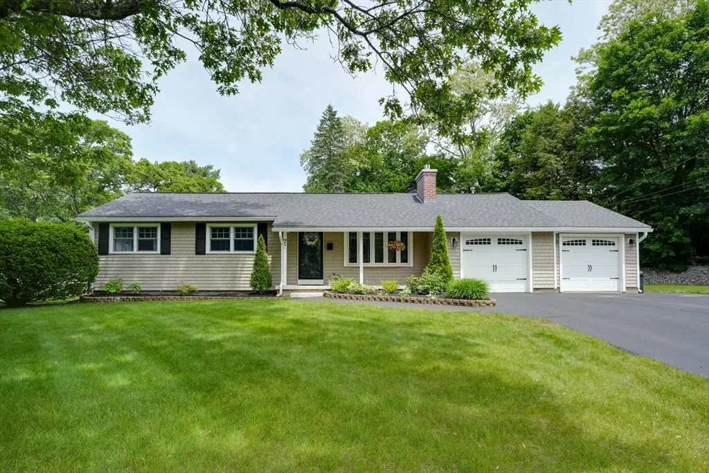 Chelmsford, MA 01824,7 Luan Cir