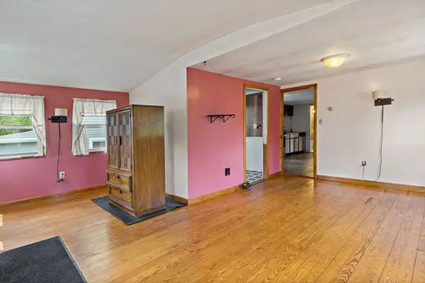 Norton, MA 02766,31 Mayflower Rd