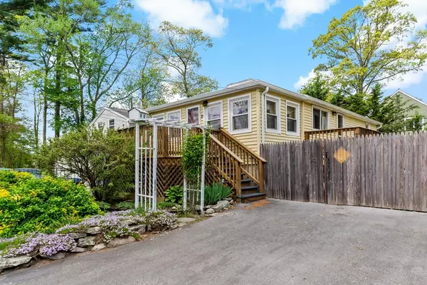 Norton, MA 02766,31 Mayflower Rd