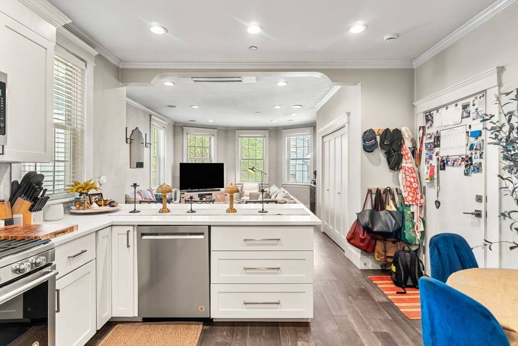 Boston, MA 02122,23 Dix St #1