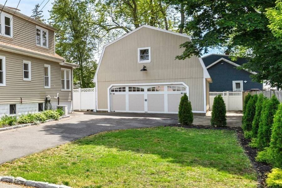 Saugus, MA 01906,6 Henry Street