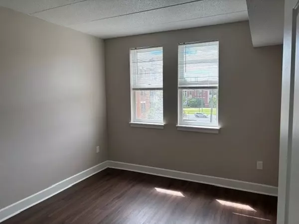 Springfield, MA 01108,34 Sumner Ave #302