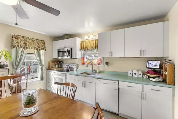 Gloucester, MA 01930,4 Myrtle Sq