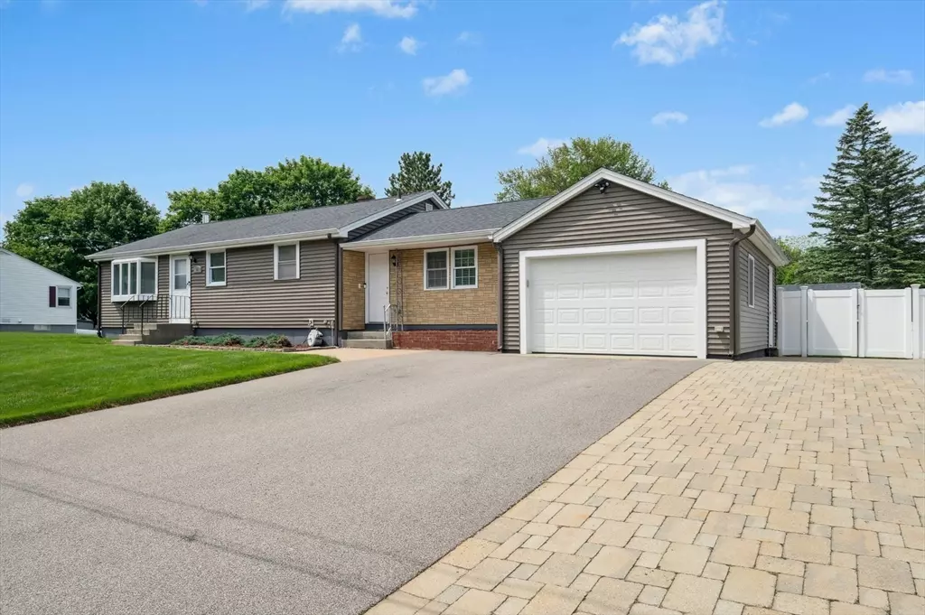 Grafton, MA 01536,26 Falmouth Dr