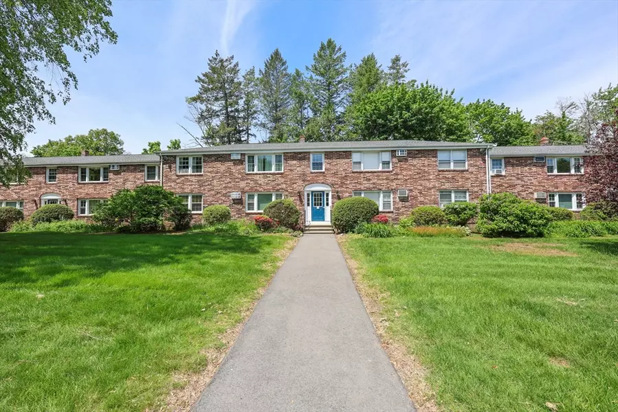 3 Myles Standish Dr #8, Haverhill, MA 01835