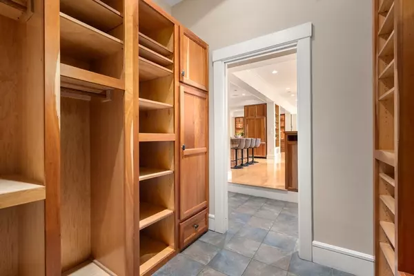 Lexington, MA 02421,9 Sunny Knoll Ter