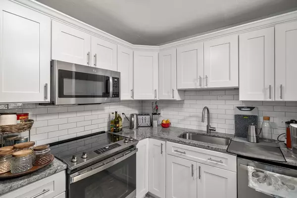 Watertown, MA 02472,8R Riverside St #2-2