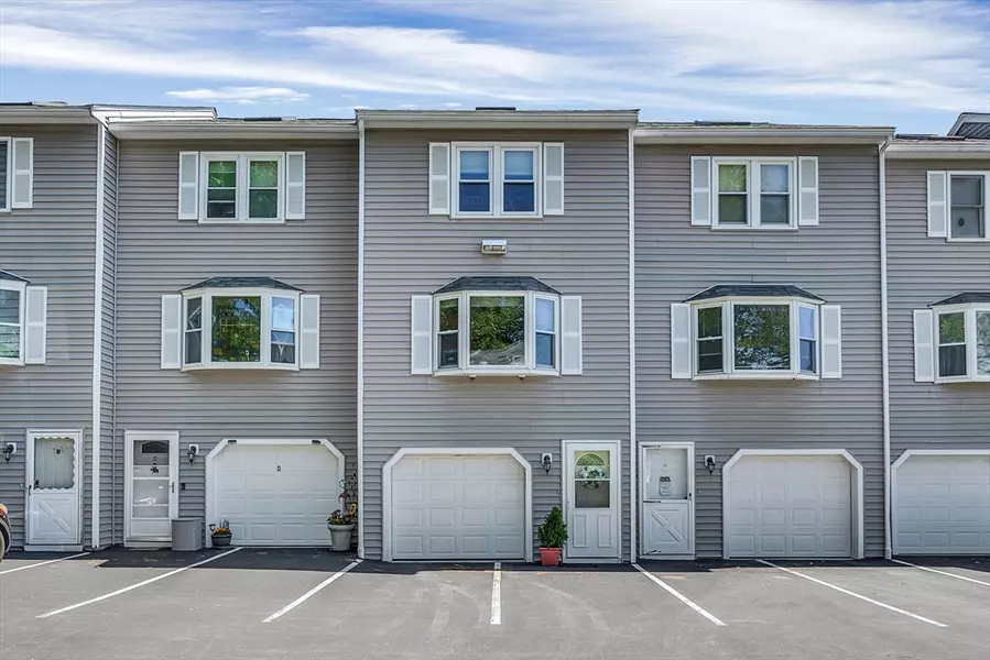 95 Tennis Plaza Rd #12, Dracut, MA 01826