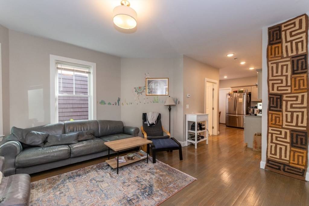 Cambridge, MA 02138,11-13 Line St #1