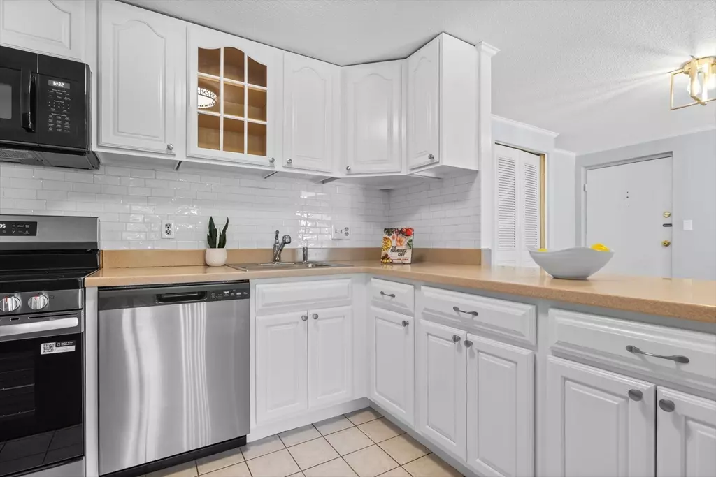 Stoneham, MA 02180,100 Park Terrace Dr #124