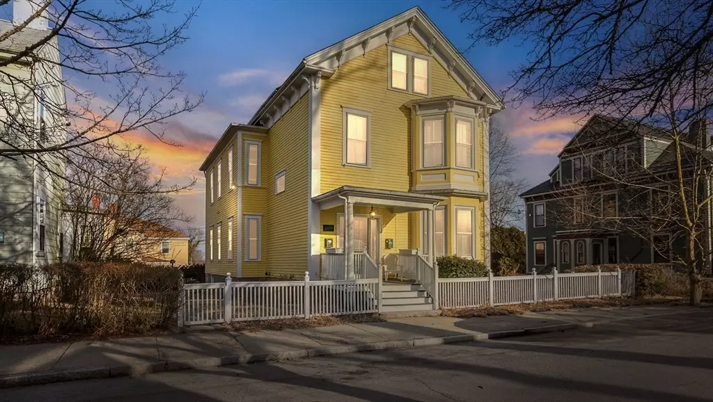 36 7th St, New Bedford, MA 02740