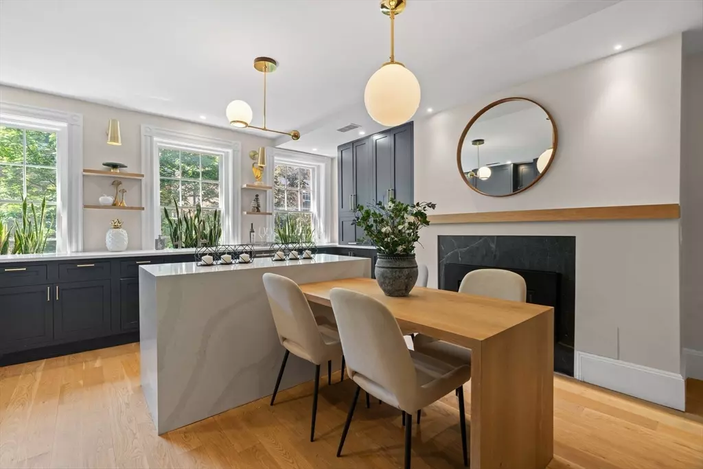 Boston, MA 02114,83 Phillips St #83
