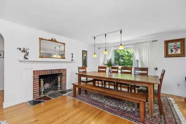 Westwood, MA 02090,18 Edgewood Rd