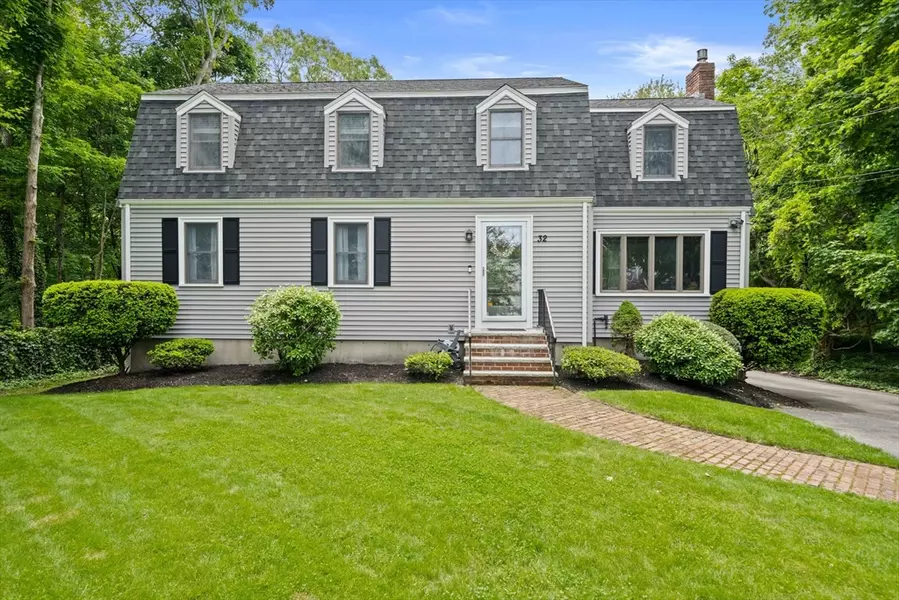 32 Riley Ave, Weymouth, MA 02189
