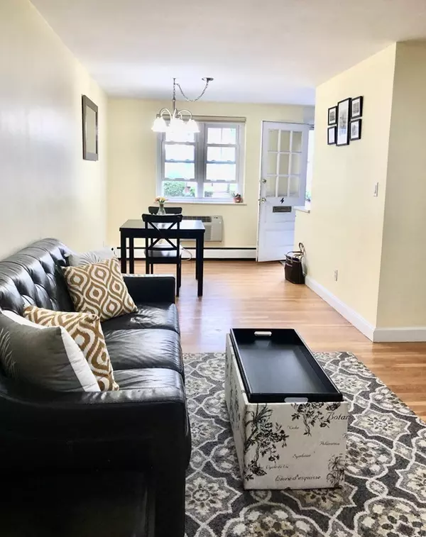 Lexington, MA 02420,4 Emerson Gardens Rd #4