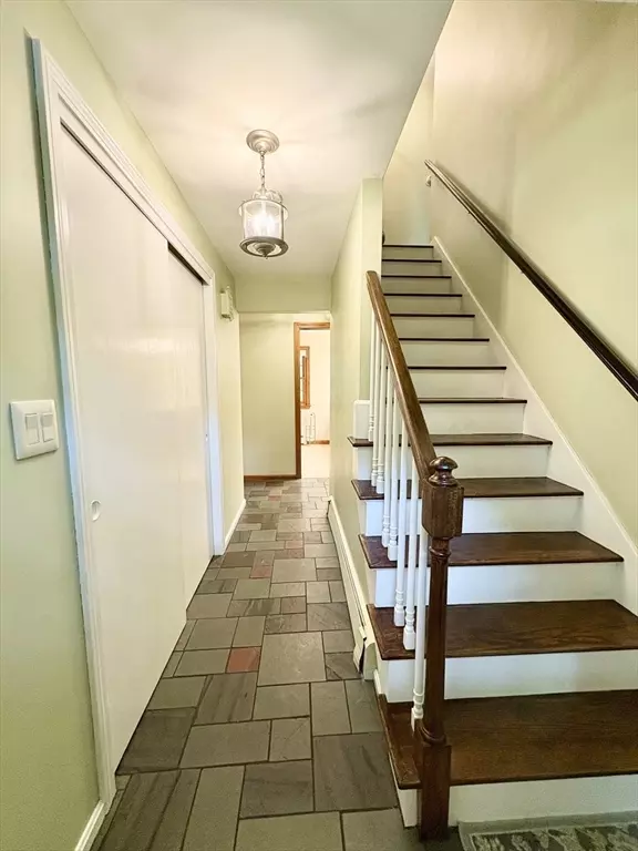 Tewksbury, MA 01876,2 Westland Dr