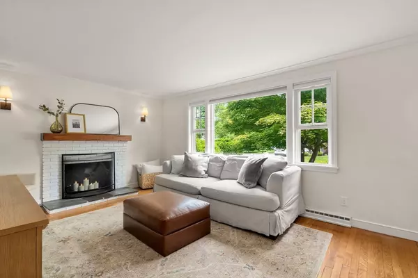 Walpole, MA 02081,76 Alton St
