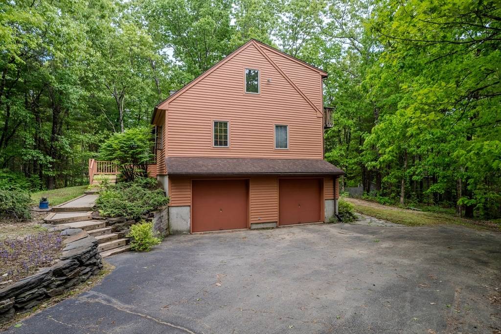 Amherst, MA 01002,102 Larkspur Dr