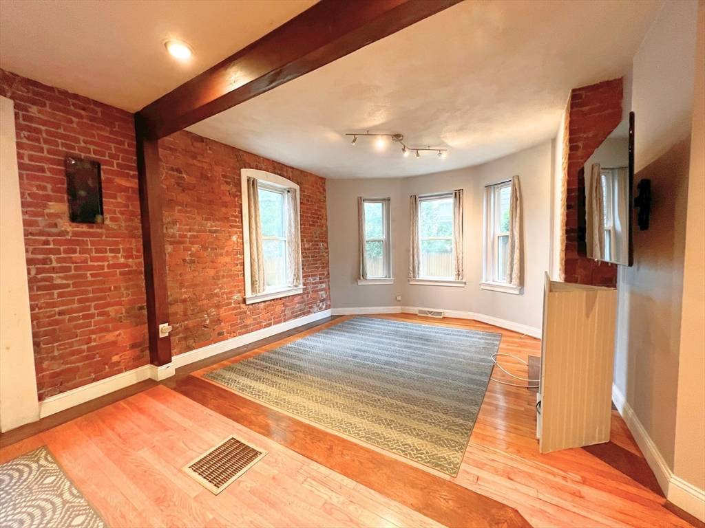 Boston, MA 02124,8 Edwin St #1