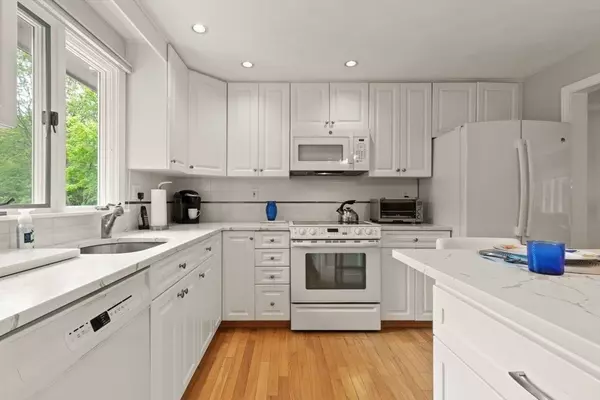 Sharon, MA 02067,18 Sunset Dr