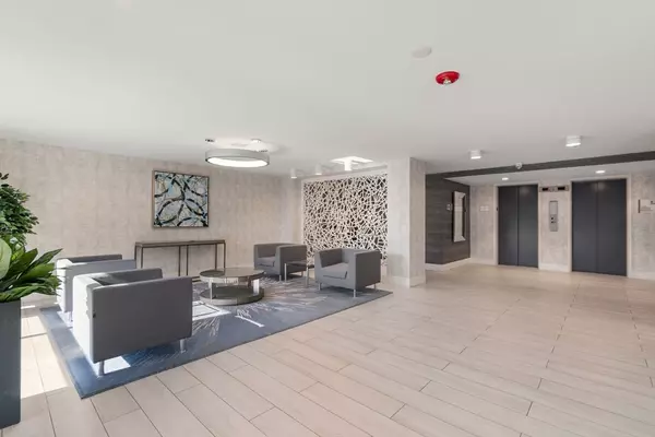 Brookline, MA 02446,60 Babcock Street #64