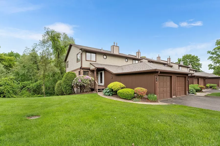 25 Ash Ln #25, Agawam, MA 01001