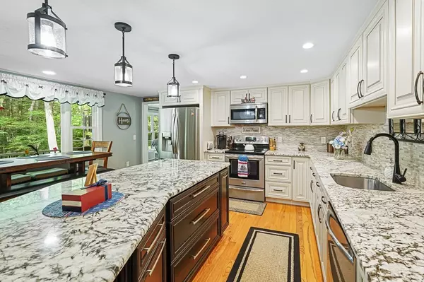 Charlton, MA 01507,14 Daniels Rd