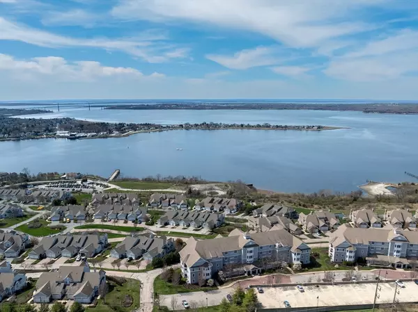 Tiverton, RI 02878,71 Starboard Dr #170