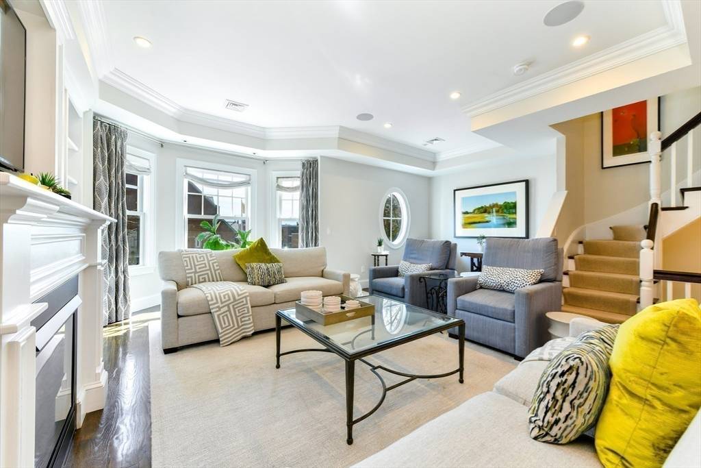 Boston, MA 02127,846 East Broadway #2