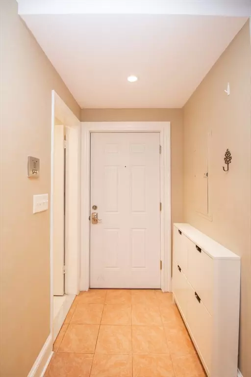 Brookline, MA 02446,1253 Beacon St #4BB