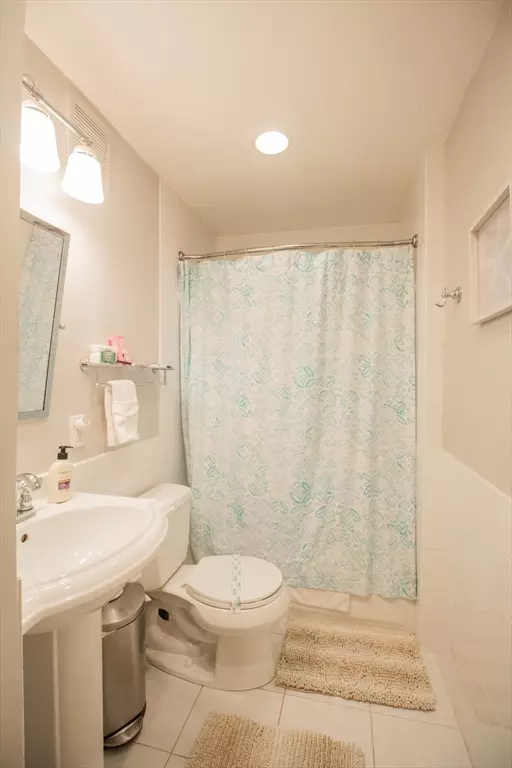 Brookline, MA 02446,1253 Beacon St #4BB
