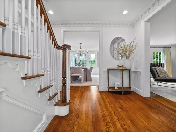 Wellesley, MA 02481,36 Old Farm Rd