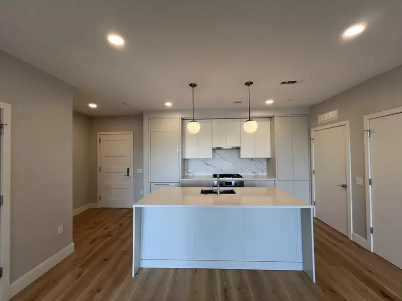 191 Washington St #614, Boston, MA 02135