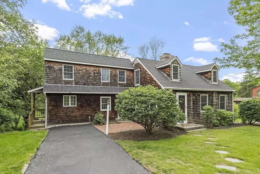 153 Tahattawan Rd, Littleton, MA 01460