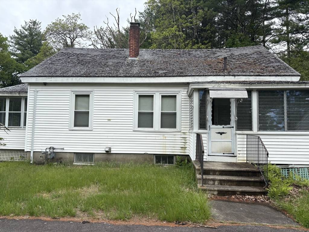 52 Carpenter St, Seekonk, MA 02771